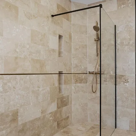 Two The Paradise Of Lights בוקרשט