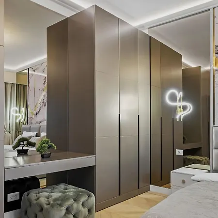 Two The Paradise Of Lights בוקרשט